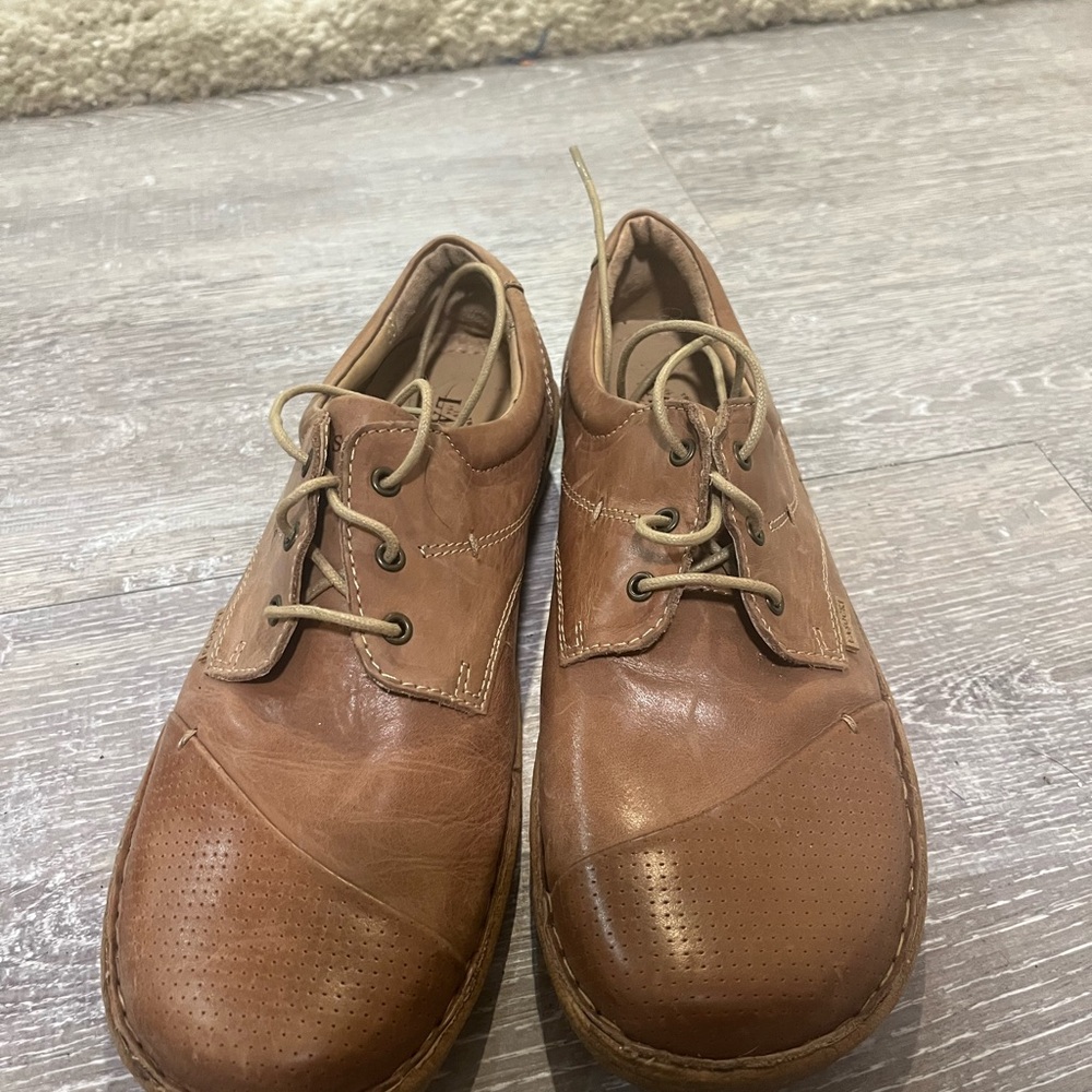 Brown Leather Lace-Up Shoes